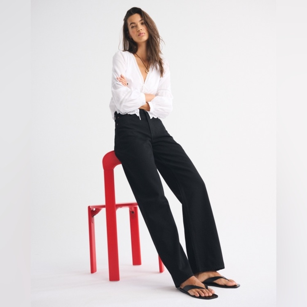 Abercrombie & Fitch Curve Love High Rise
Loose Jean